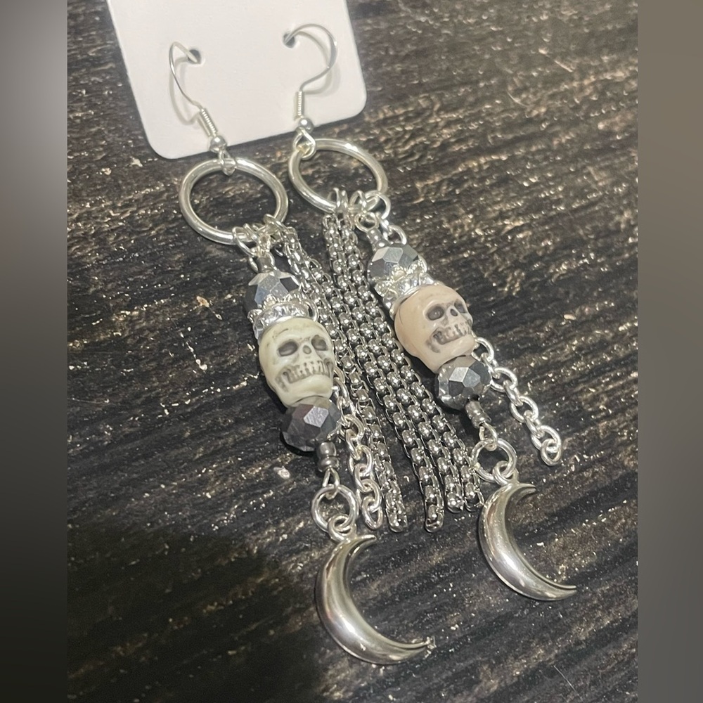 Silver Skull Dangle Earrings - Picture 4 of 5